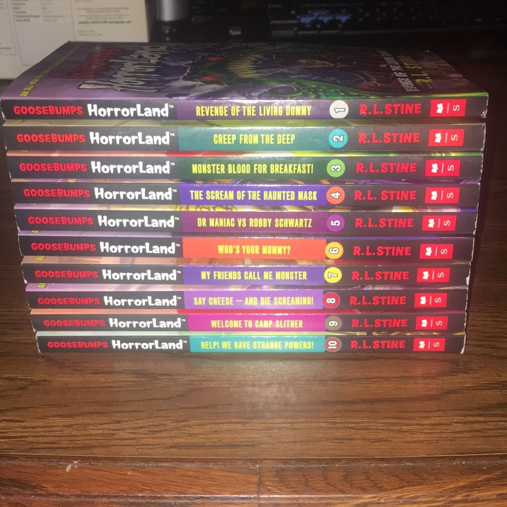 GOOSBUMPS HORRORLAND SET OF 10 PAPERBACKS FROM THE SERIES MASTERS OF FRIGHT